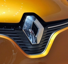 Hírekkel látná el a Renault az önjáró autójukban ülőket